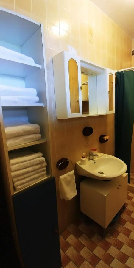 Apartman Ana Murter Eksteriør billede